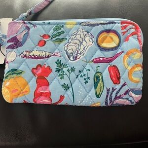 Vera Bradley Seafood Boil Essential Zip Wristlet /Wallet NWT Quilted Cotton